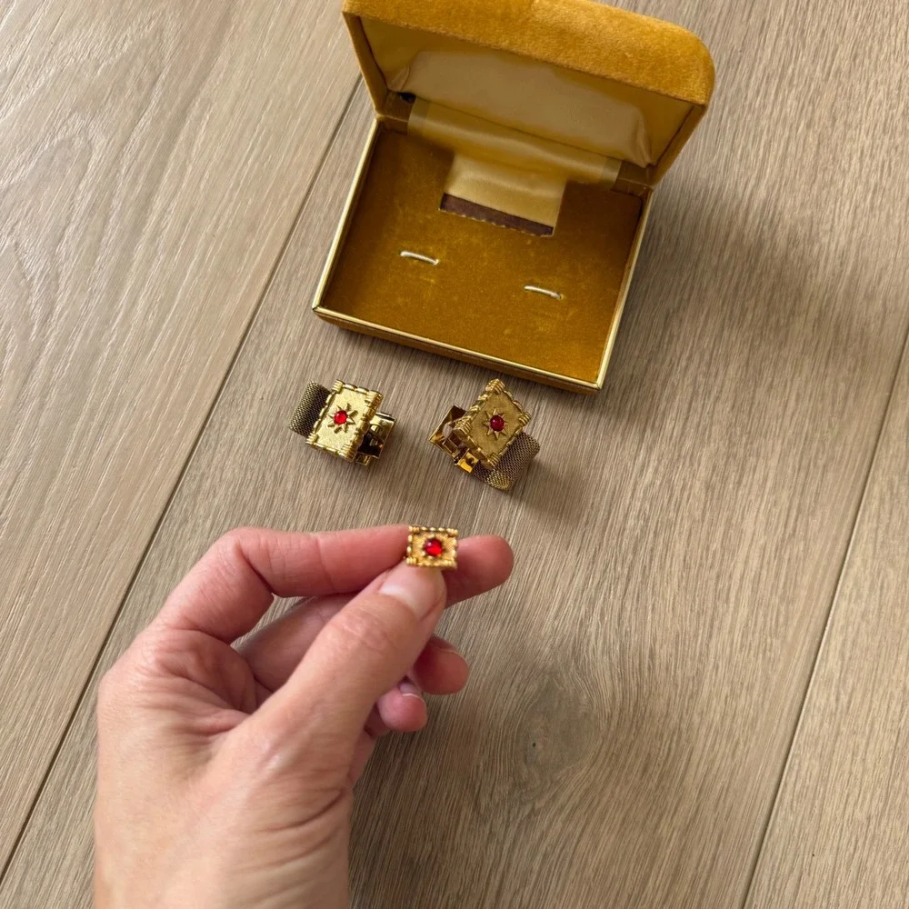 Vintage Tally Ho Gold Tone Mesh Wrap Cufflinks and Tie‎ Tack Set Red Cabochon